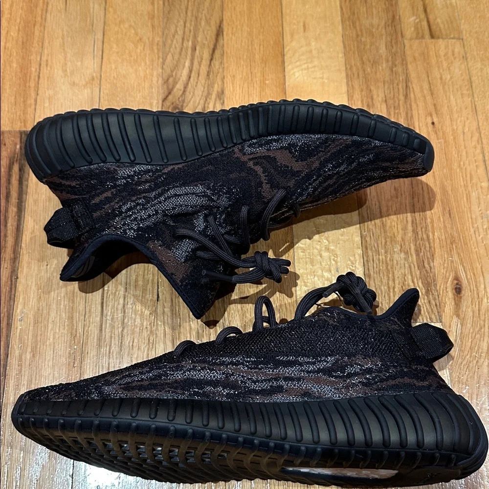 Adidas Yeezy Boost 350 V2 Brown and Black MX Rock NWT sz 10.5 - Picture 2 of 8